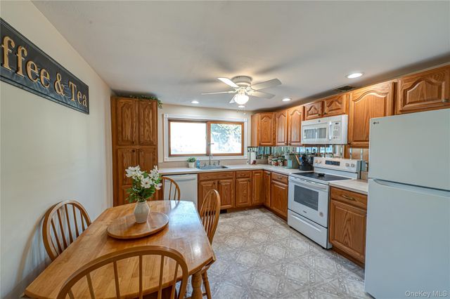 928 Peconic Avenue, West Babylon, NY 11704