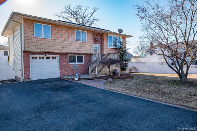 928 Peconic Avenue, West Babylon, NY 11704