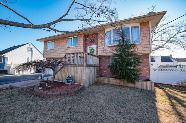 928 Peconic Avenue, West Babylon, NY 11704