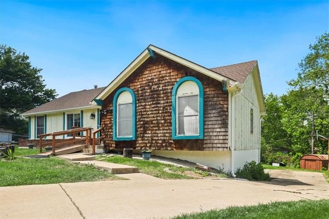 8922 Tennessee Avenue, Kansas City, MO 64138