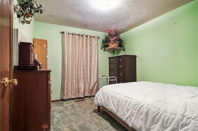 8922 Tennessee Avenue, Kansas City, MO 64138