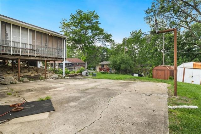 8922 Tennessee Avenue, Kansas City, MO 64138