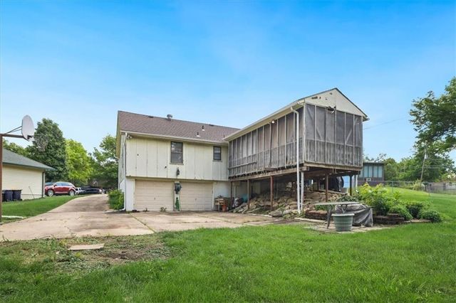8922 Tennessee Avenue, Kansas City, MO 64138
