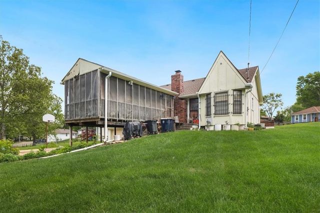 8922 Tennessee Avenue, Kansas City, MO 64138