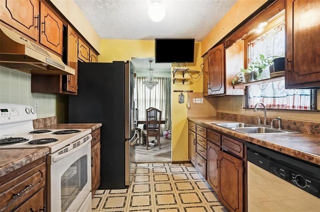8922 Tennessee Avenue, Kansas City, MO 64138