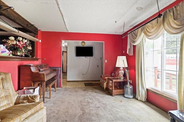 8922 Tennessee Avenue, Kansas City, MO 64138