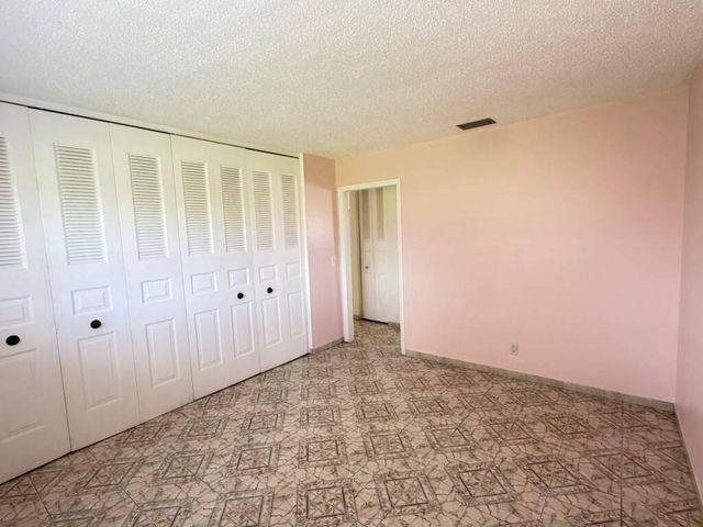 2727 DUDLEY Drive W E, West Palm Beach, FL 33415