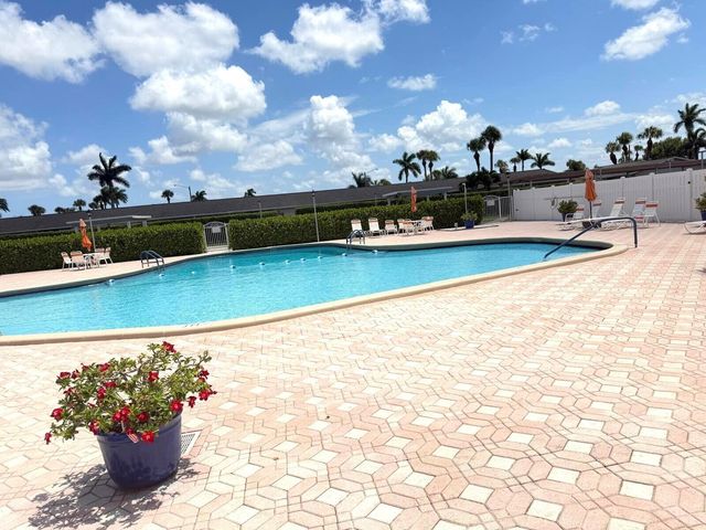 2727 DUDLEY Drive W E, West Palm Beach, FL 33415