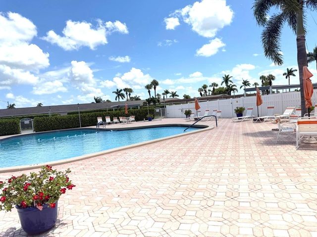 2727 DUDLEY Drive W E, West Palm Beach, FL 33415