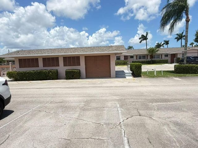 2727 DUDLEY Drive W E, West Palm Beach, FL 33415
