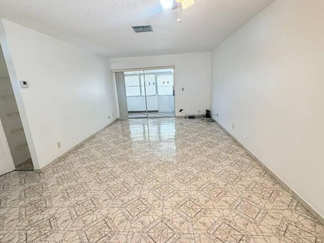 2727 DUDLEY Drive W E, West Palm Beach, FL 33415