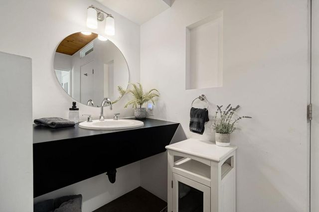 623 Desert Way, Palm Springs, CA 92264