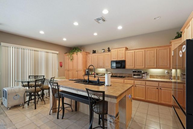 10689 Wellington Cir, Stockton, CA 95209