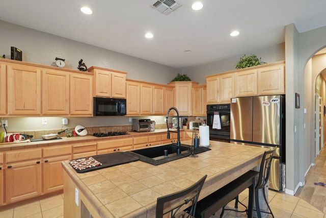 10689 Wellington Cir, Stockton, CA 95209