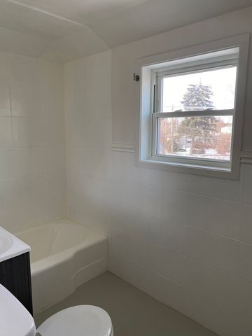 9822 Richard Avenue, Franklin Park, IL 60131