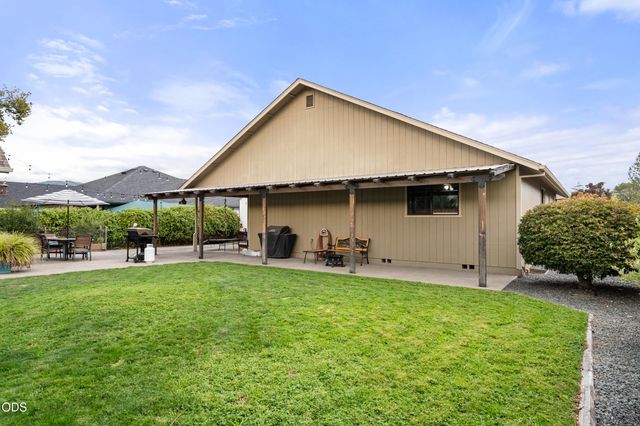854 Delsie Drive, Grants Pass, OR 97527