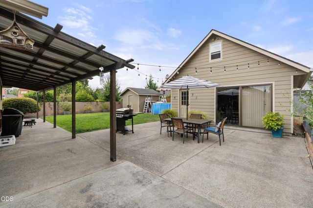 854 Delsie Drive, Grants Pass, OR 97527