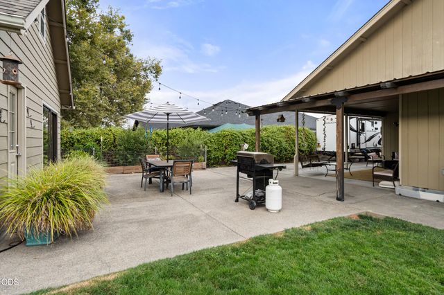854 Delsie Drive, Grants Pass, OR 97527
