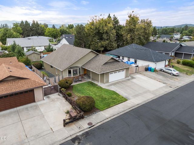 854 Delsie Drive, Grants Pass, OR 97527