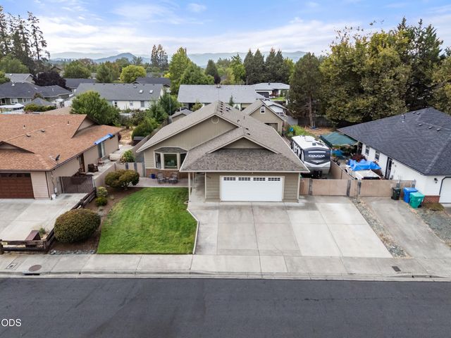 854 Delsie Drive, Grants Pass, OR 97527