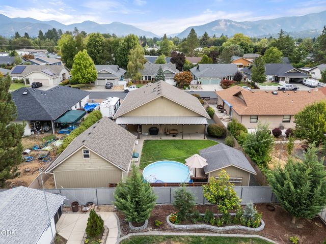 854 Delsie Drive, Grants Pass, OR 97527