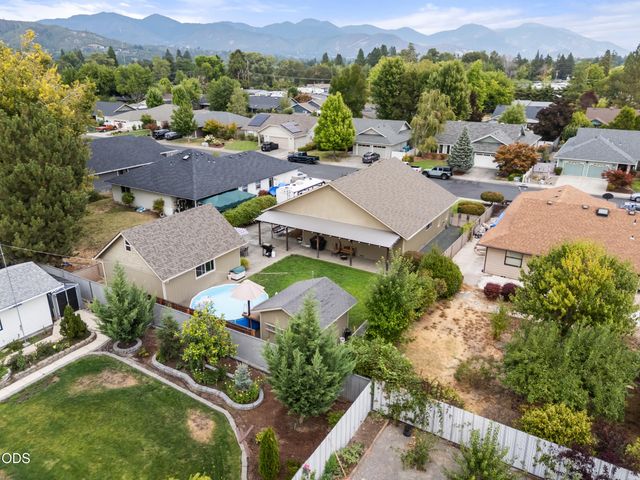 854 Delsie Drive, Grants Pass, OR 97527