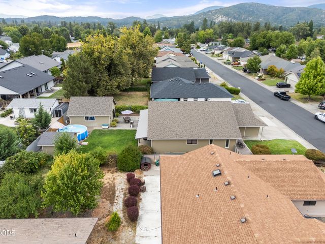 854 Delsie Drive, Grants Pass, OR 97527