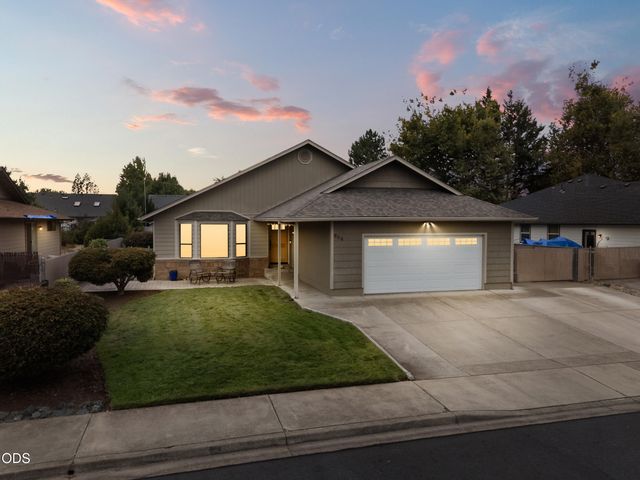 854 Delsie Drive, Grants Pass, OR 97527