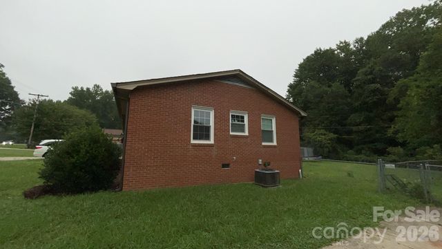 1429 Edgewood Road, Bessemer City, NC 28016