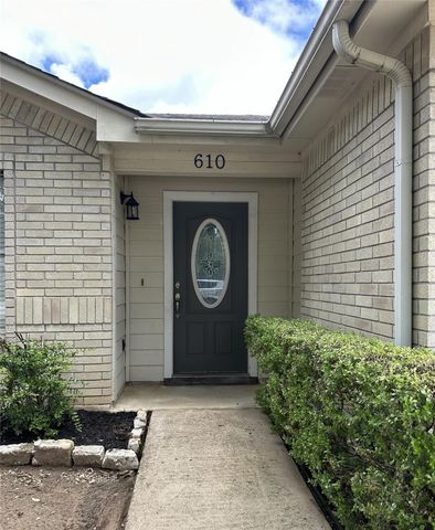 610 Riverway LN, Leander, TX 78641