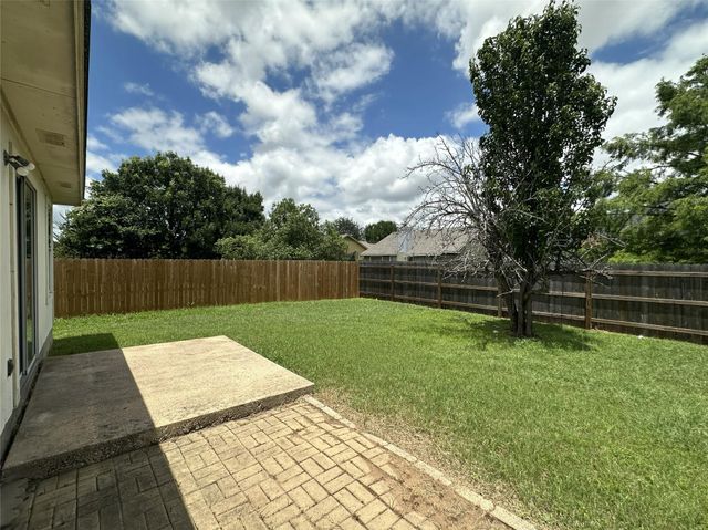 610 Riverway LN, Leander, TX 78641