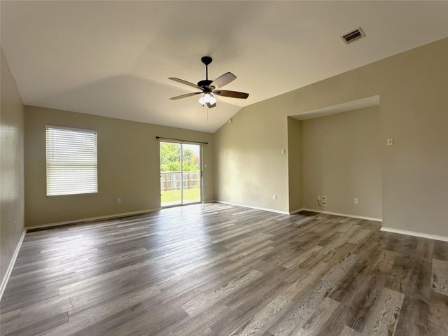 610 Riverway LN, Leander, TX 78641