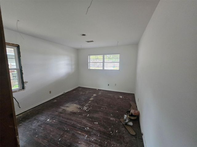 2330 Saxon Drive, Houston, TX 77018