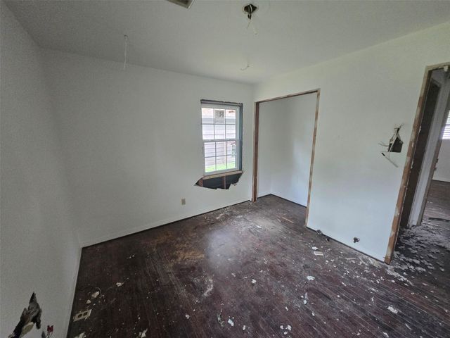 2330 Saxon Drive, Houston, TX 77018