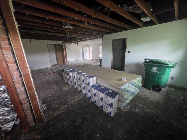 2330 Saxon Drive, Houston, TX 77018