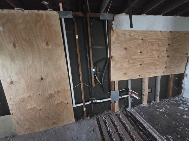 2330 Saxon Drive, Houston, TX 77018