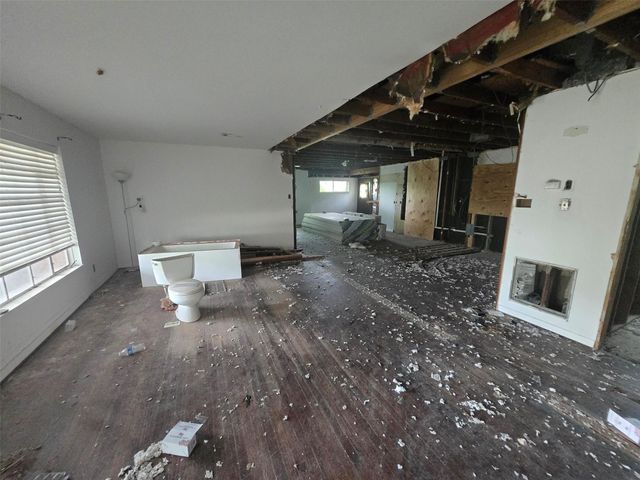 2330 Saxon Drive, Houston, TX 77018