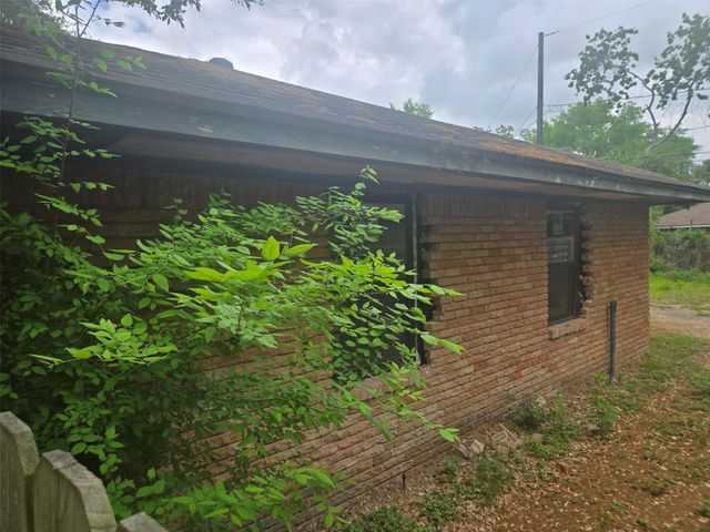 2330 Saxon Drive, Houston, TX 77018