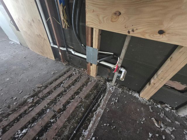 2330 Saxon Drive, Houston, TX 77018