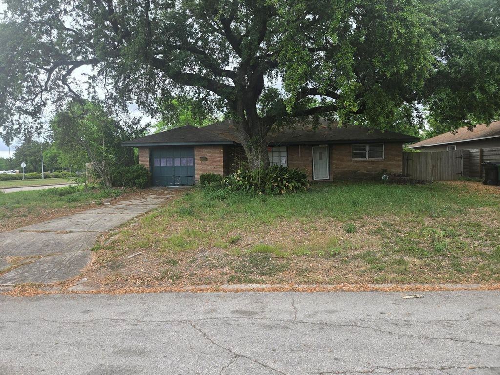 2330 Saxon Drive, Houston, TX 77018