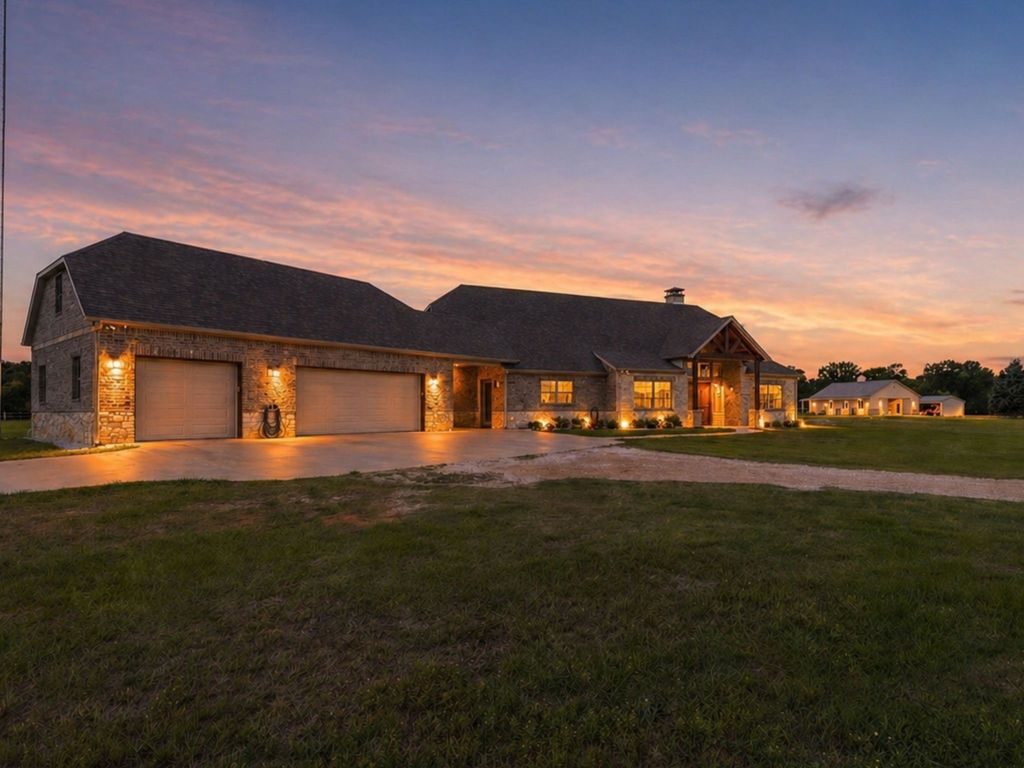 3317 Vz County Road 1804, Grand Saline, TX 75140