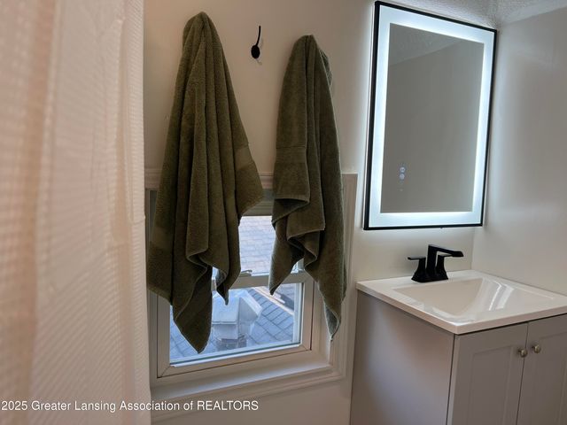 410 W Baldwin Street, St. Johns, MI 48879