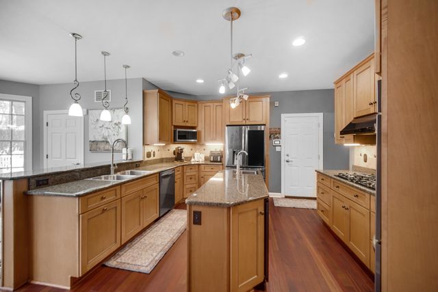 272 Bruntsfield Court, Valparaiso, IN 46385