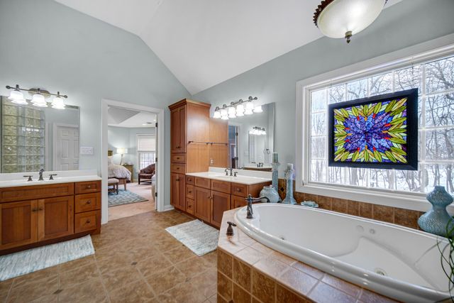 272 Bruntsfield Court, Valparaiso, IN 46385