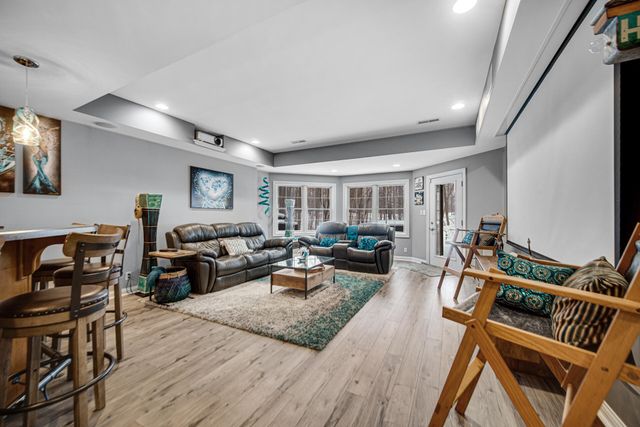 272 Bruntsfield Court, Valparaiso, IN 46385