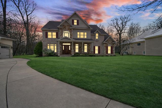 272 Bruntsfield Court, Valparaiso, IN 46385