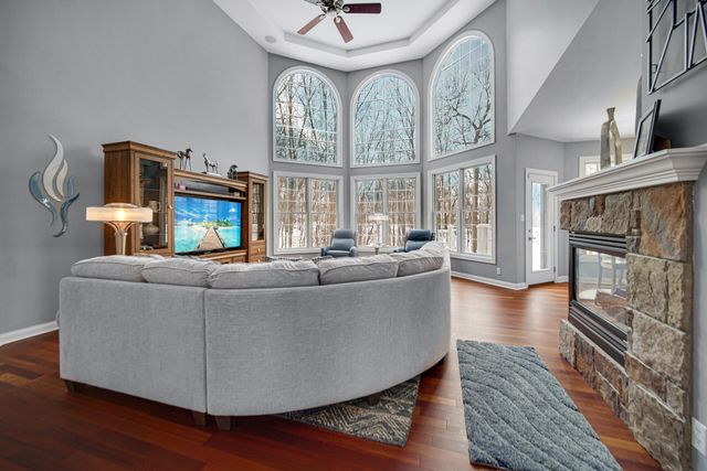 272 Bruntsfield Court, Valparaiso, IN 46385