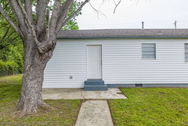 1311 Shibley Road, Van Buren, AR 72956