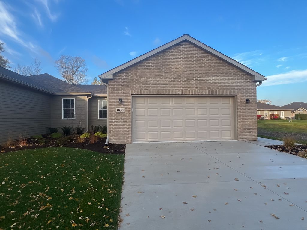 906 Lange Avenue, Beecher, IL 60401