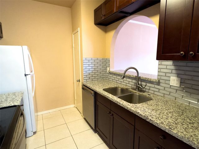 9800 Pagewood Lane 2705, Houston, TX 77042